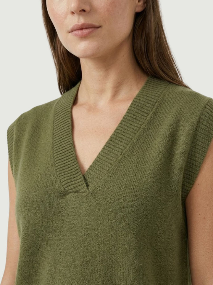 Gilet con scollo a V in maglia oliva 0370219 0192 ANDREA MORANDO 