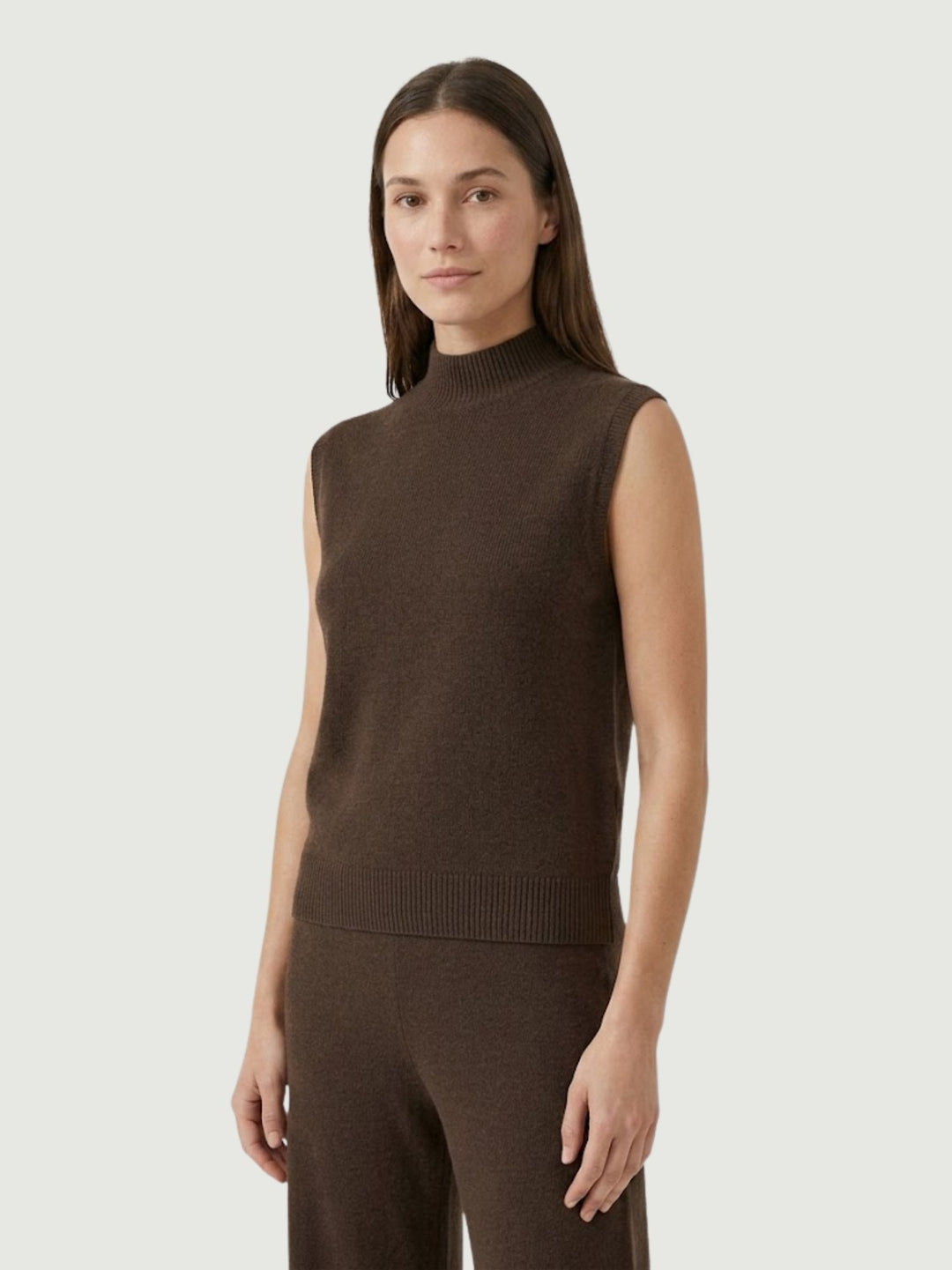 Gilet Eli con collo a lupetto in maglia cioccolato 0370236 0196 BIMOR 