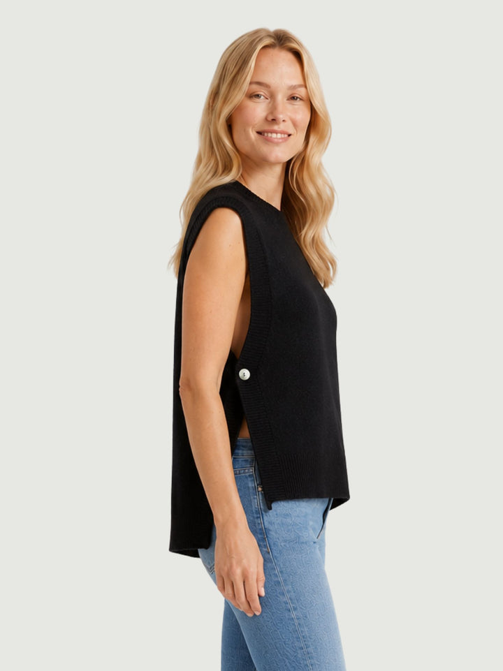 Gilet in maglia licorice aperto sui fianchi 057015 0010 ANDREA MORANDO 