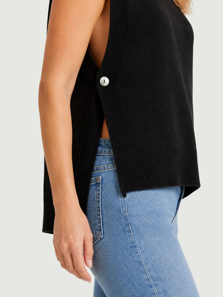 Gilet in maglia licorice aperto sui fianchi 057015 0010 ANDREA MORANDO 