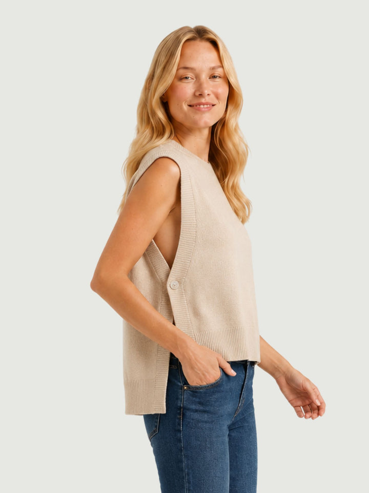 Gilet in maglia caffellatte aperto sui fianchi 057015 0080 ANDREA MORANDO 