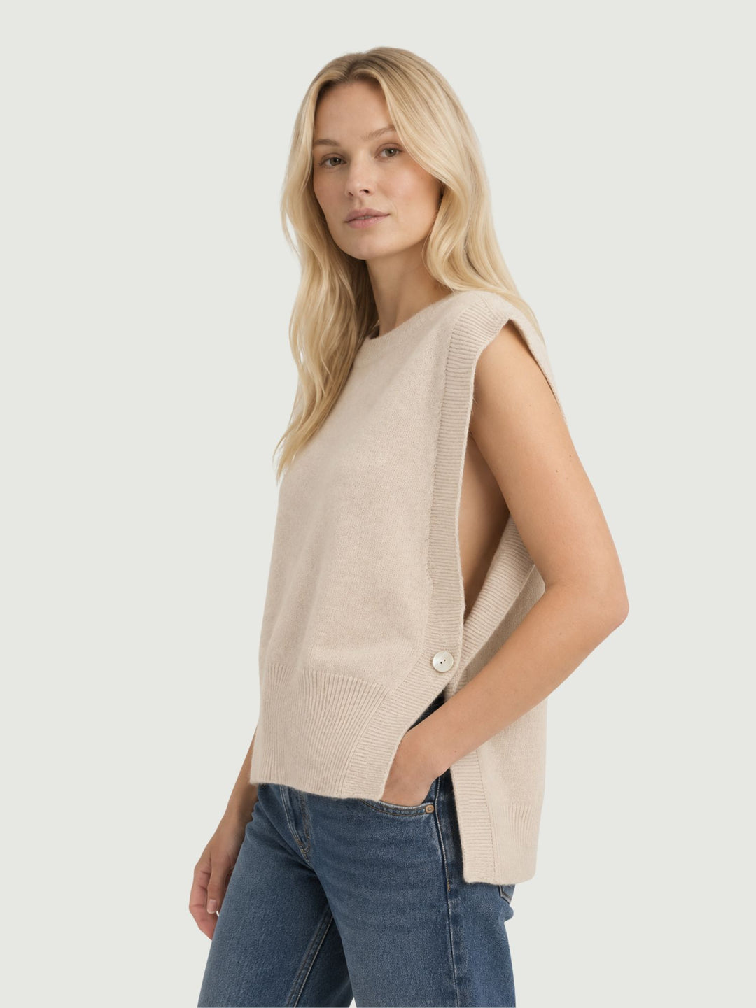 Gilet Bea aperto sui fianchi in maglia caffellatte 057015 0080 BIMOR 