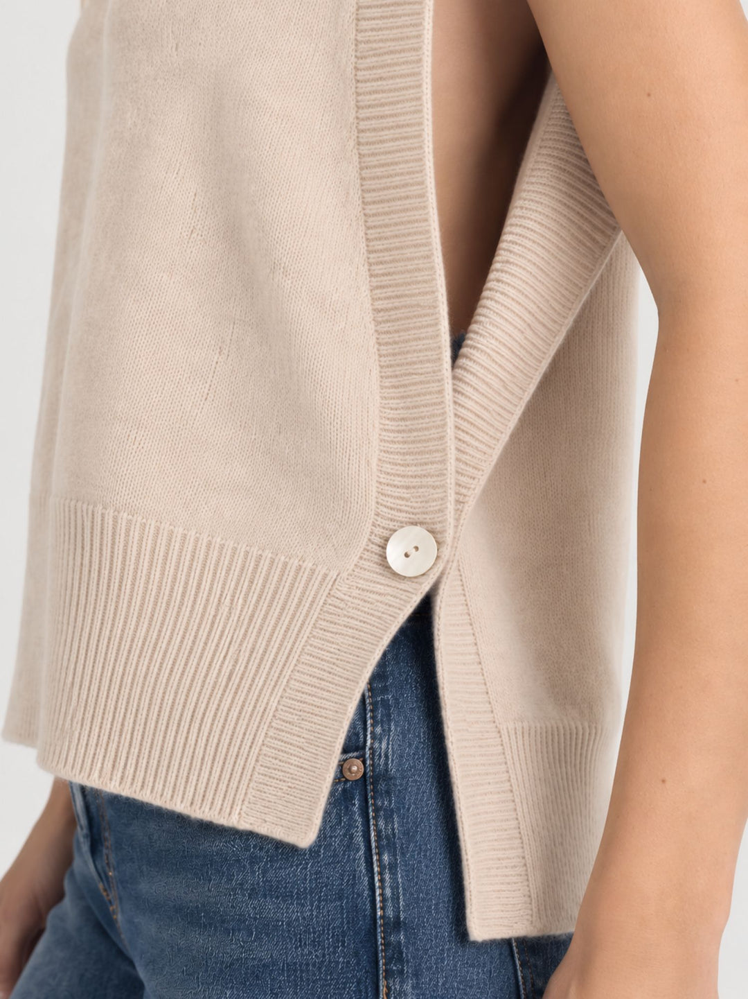 Gilet Bea aperto sui fianchi in maglia caffellatte 057015 0080 BIMOR 