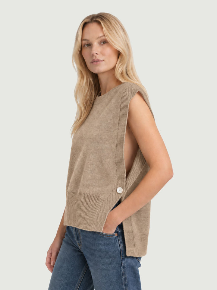 Gilet Bea aperto sui fianchi in maglia nocciola 057015 0083 BIMOR 