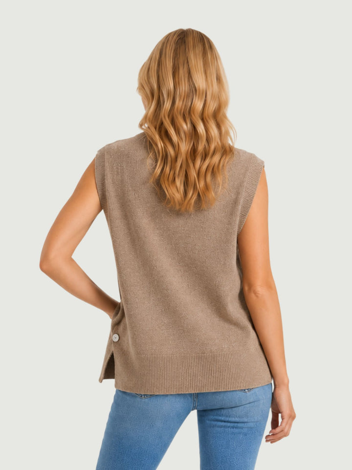 Gilet in maglia nocciola aperto sui fianchi 057015 0083 ANDREA MORANDO 