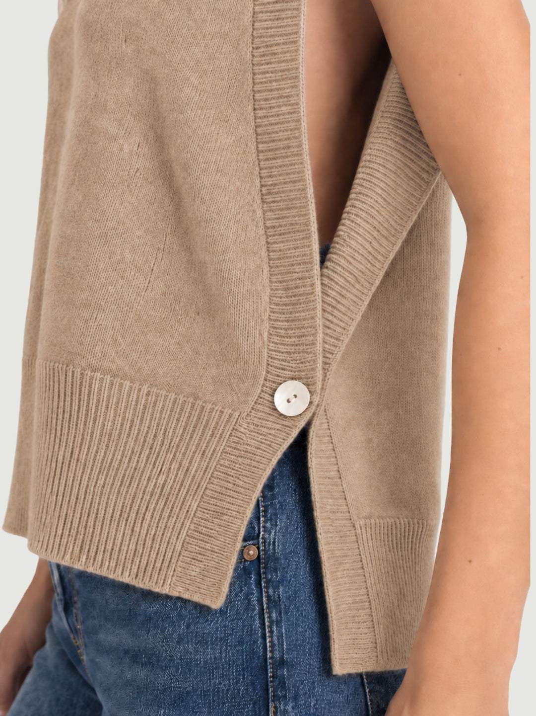 Gilet Bea aperto sui fianchi in maglia nocciola 057015 0083 BIMOR 
