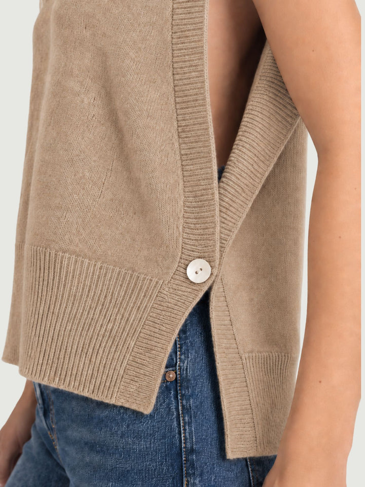 Gilet Bea aperto sui fianchi in maglia nocciola 057015 0083 BIMOR 