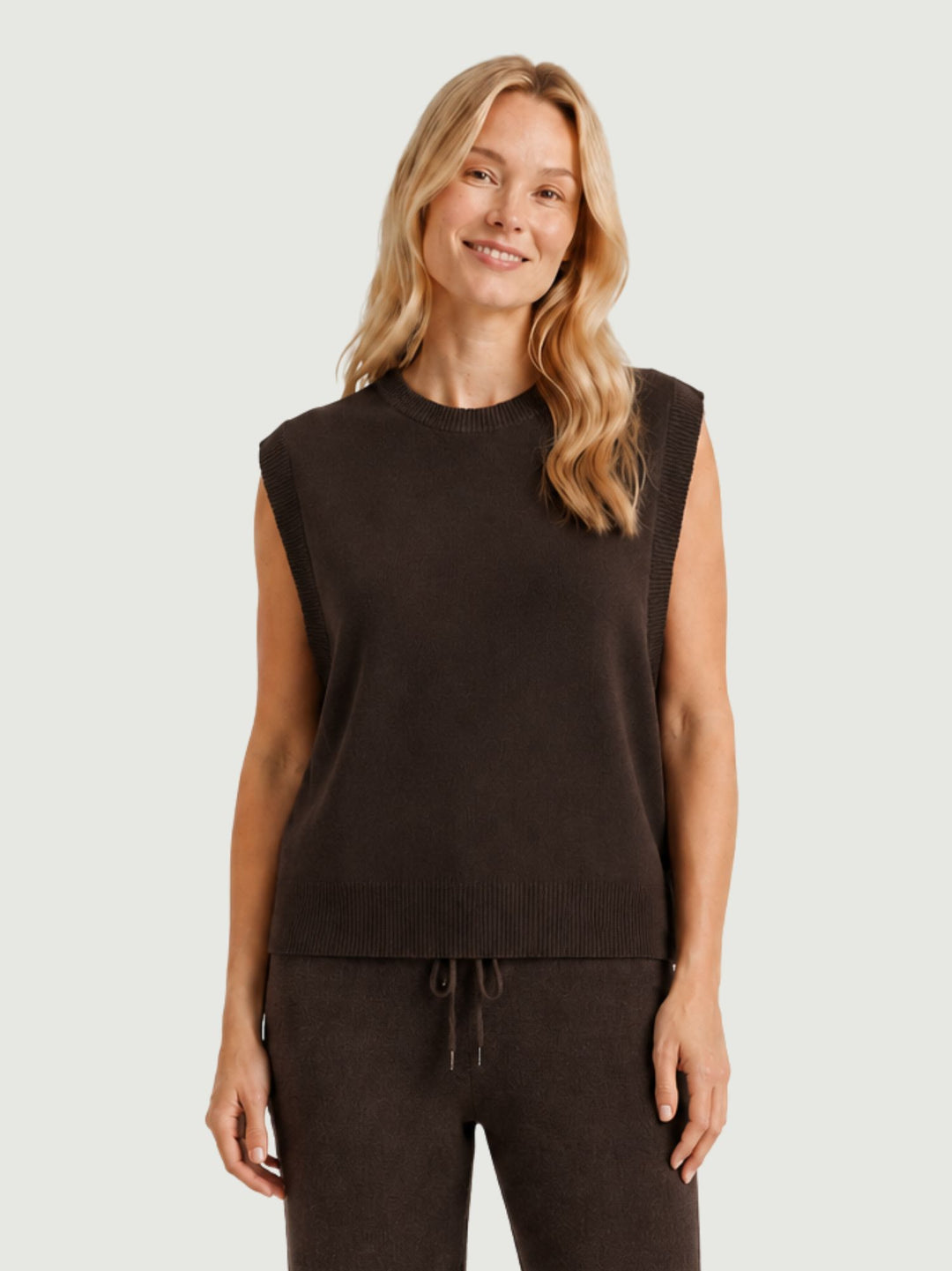 Gilet in maglia cioccolato aperto sui fianchi 057015 0196 ANDREA MORANDO 