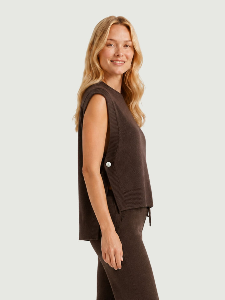 Gilet in maglia cioccolato aperto sui fianchi 057015 0196 ANDREA MORANDO 