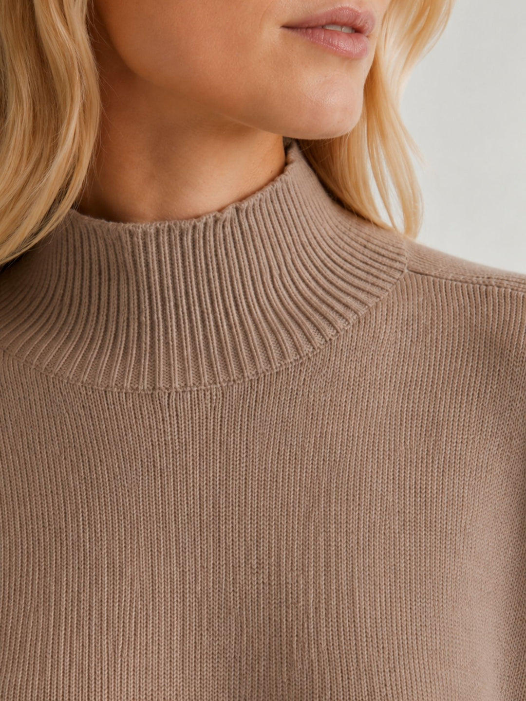 Maglione a lupetto nocciola 0570580 0083 BIMOR 