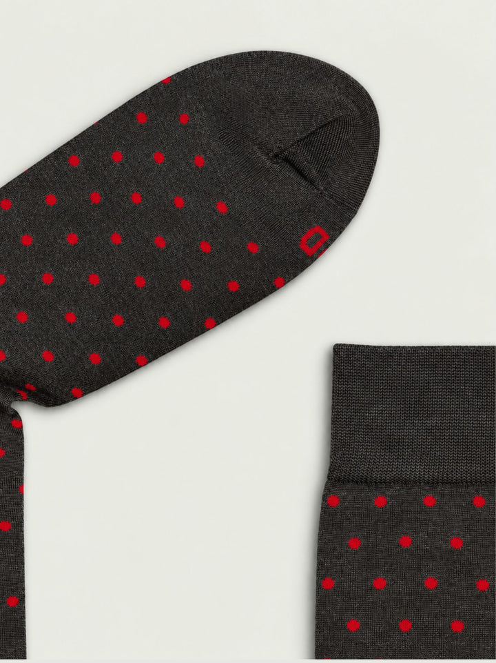 Calze lunghe in lana vergine antracite a pois rossi 63458G V0019 RED 