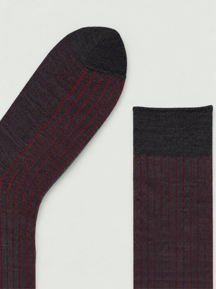 Calze lunghe in lana vergine a coste 63492G V0019 RED 