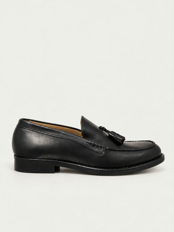 Mocassino in pelle nera con nappine 07 22 SAXONE 