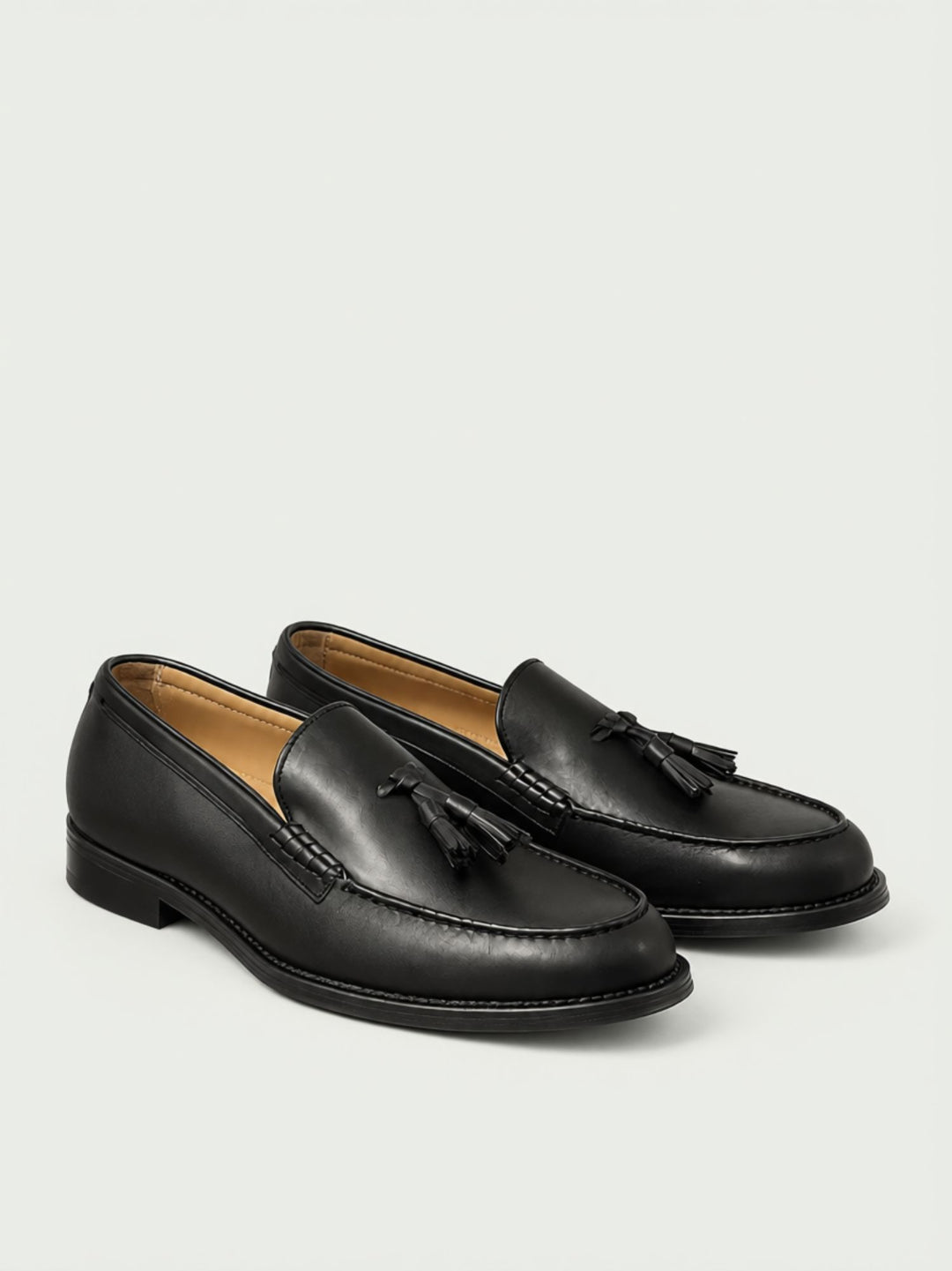 Mocassino in pelle nera con nappine 07 22 SAXONE 
