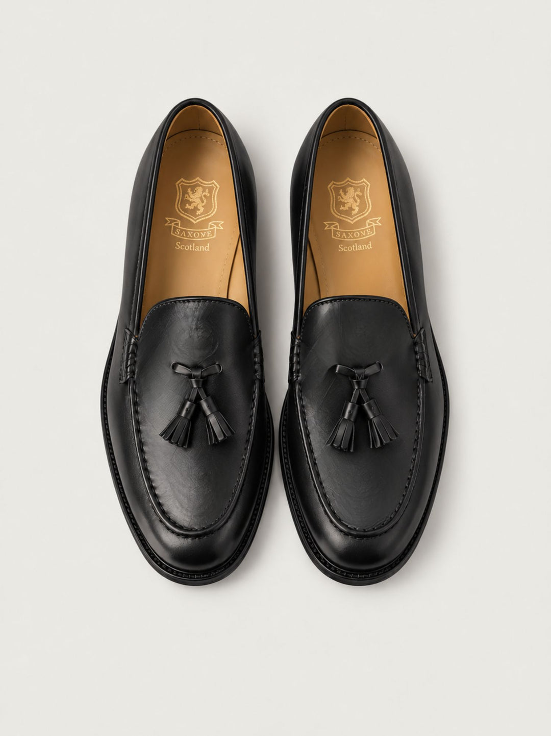 Mocassino in pelle nera con nappine 07 22 SAXONE 