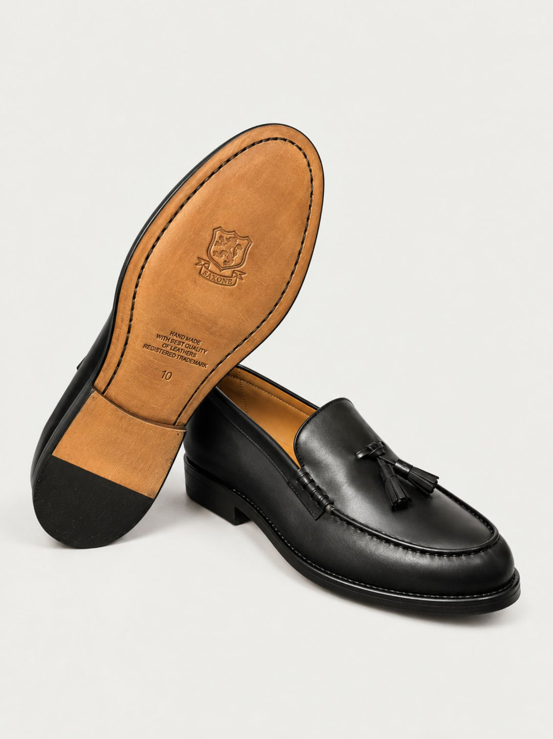 Mocassino in pelle nera con nappine 07 22 SAXONE 
