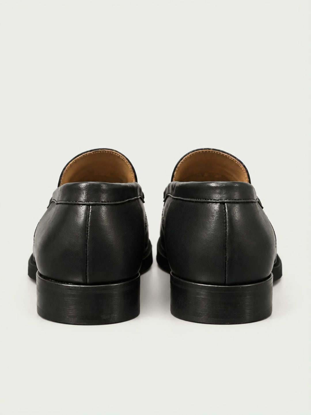 Mocassino in pelle nera con nappine 07 22 SAXONE 