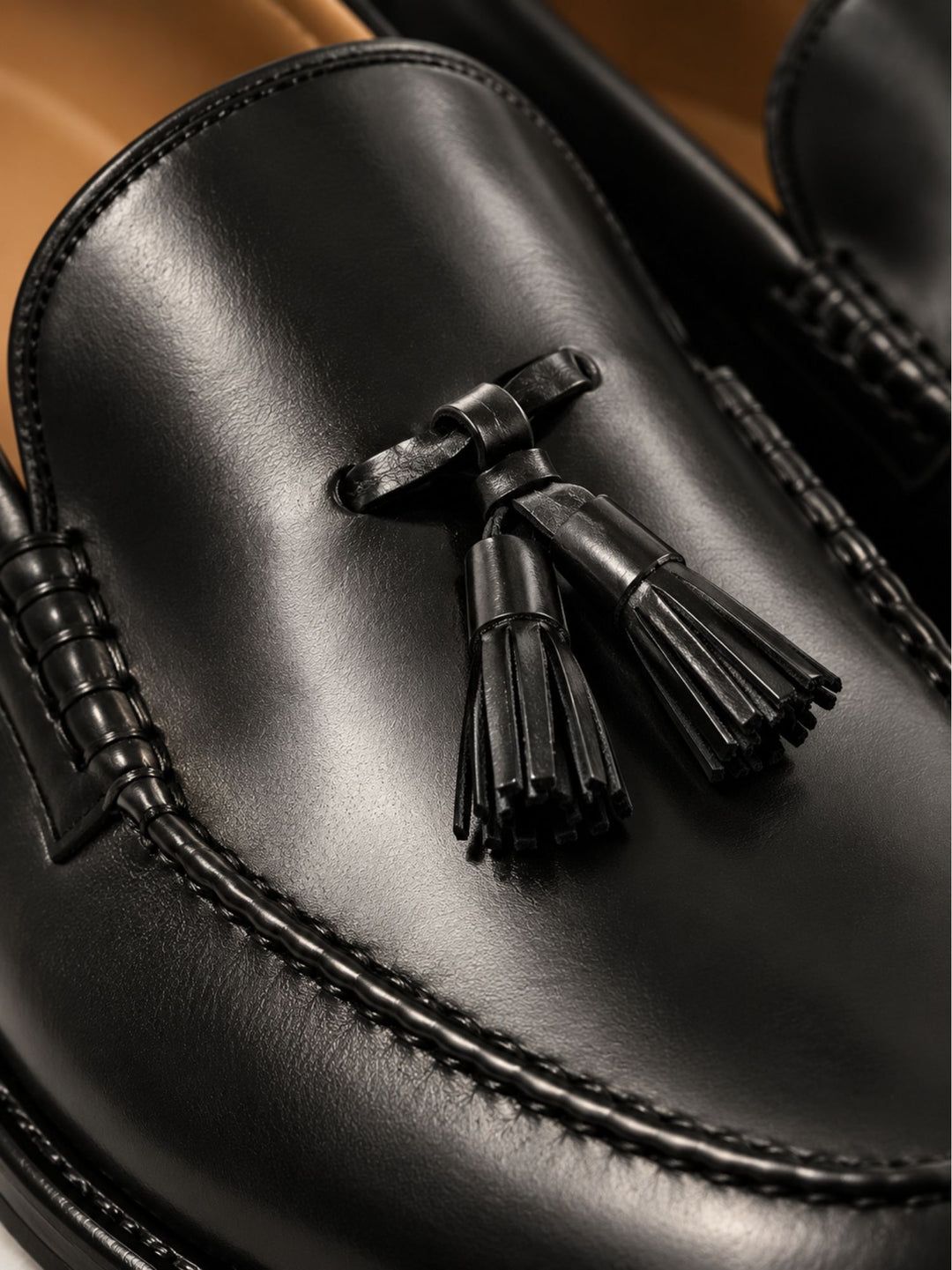 Mocassino in pelle nera con nappine 07 22 SAXONE 