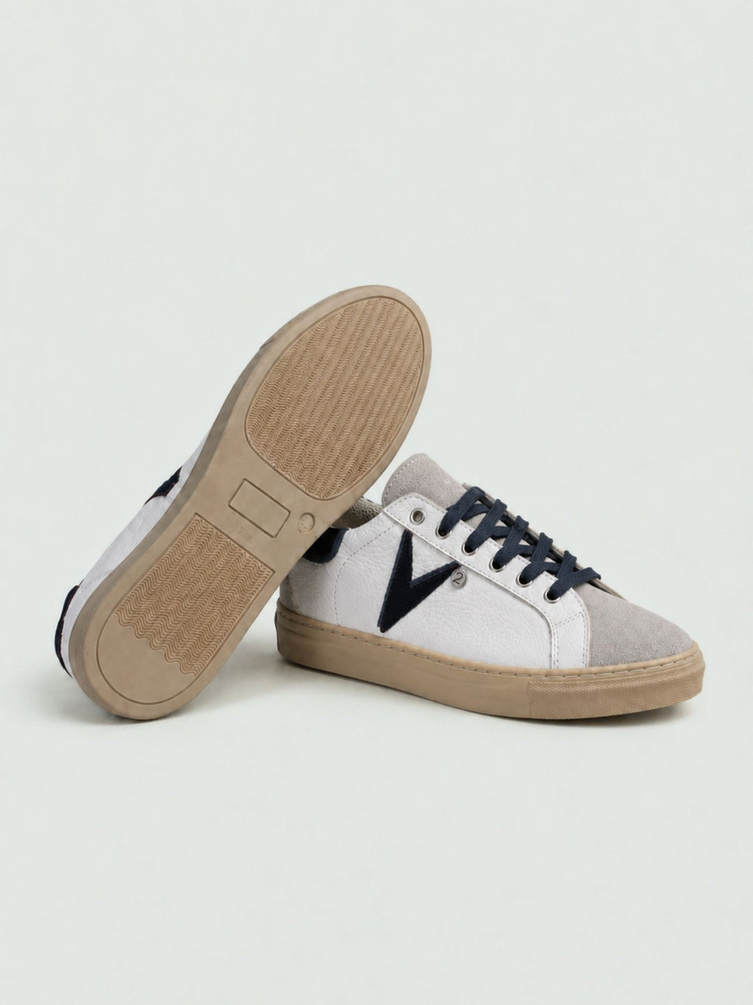 Sneaker Olympic dettagli neri SNKBIBOTVV NE V2 