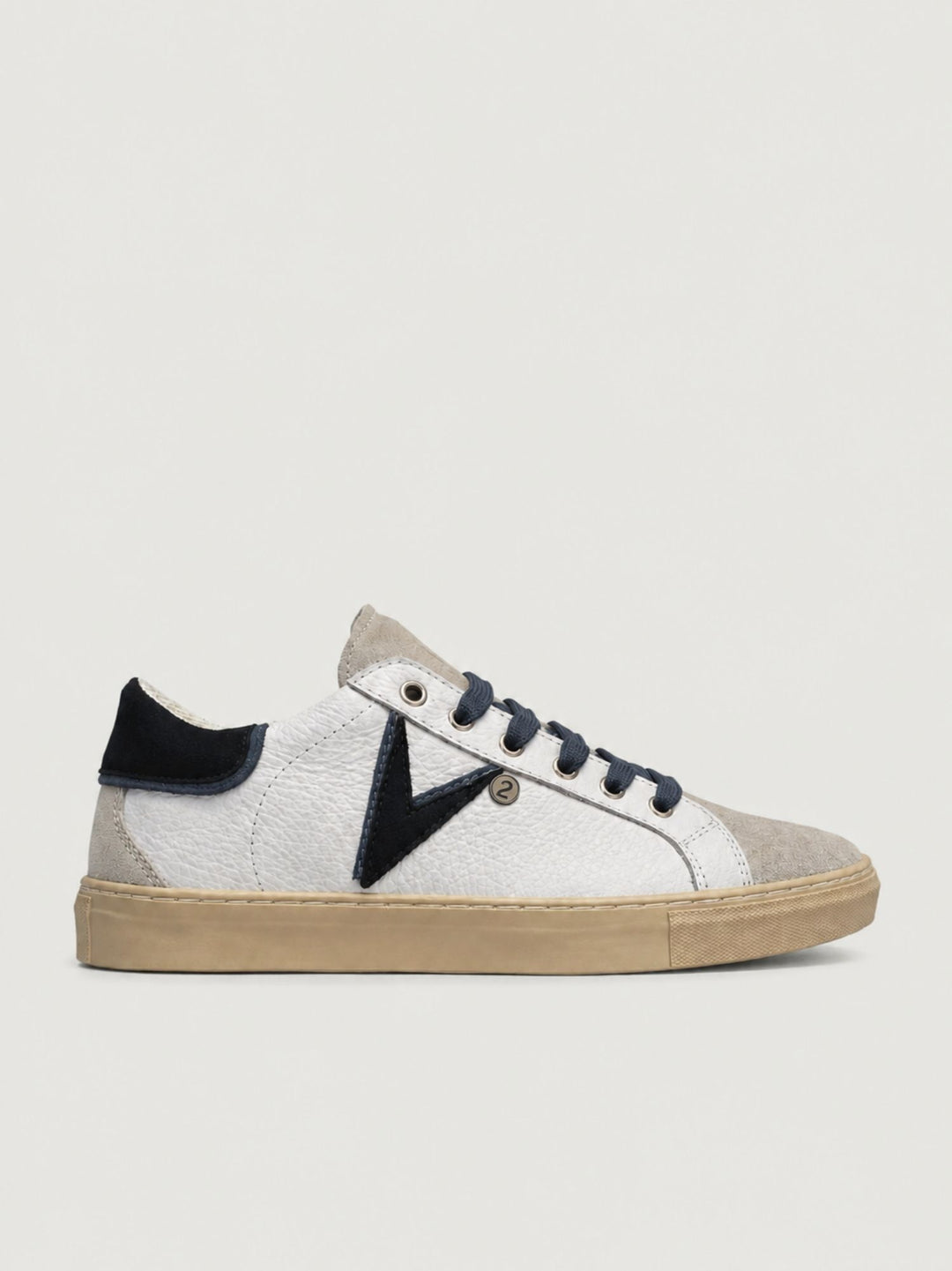 Sneaker Olympic dettagli neri SNKBIBOTVV NE V2 