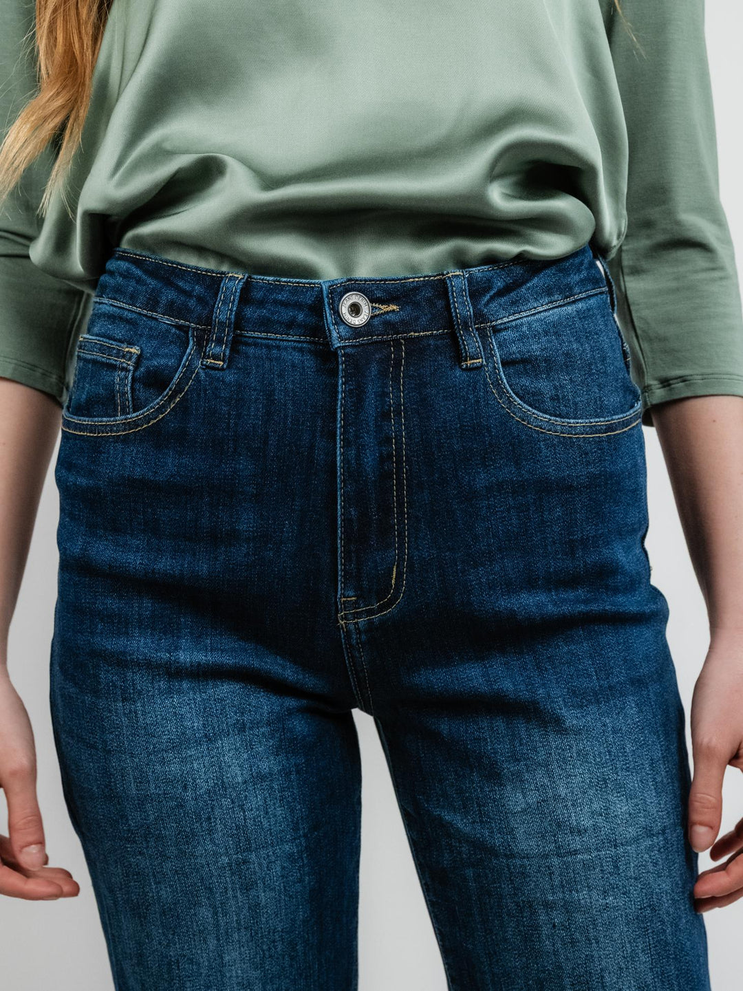 JEANS A PALAZZO CON RISVOLTO LAVAGGIO SCURO