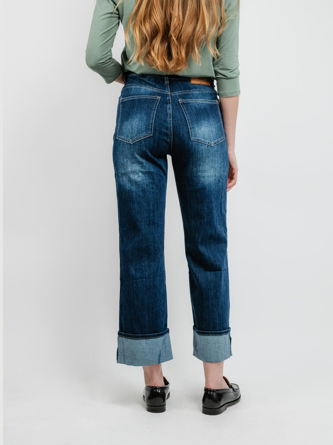 JEANS A PALAZZO CON RISVOLTO LAVAGGIO SCURO