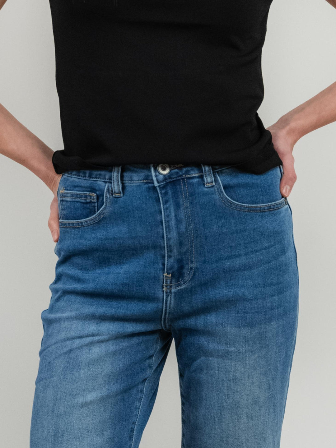 JEANS A PALAZZO CON RISVOLTO