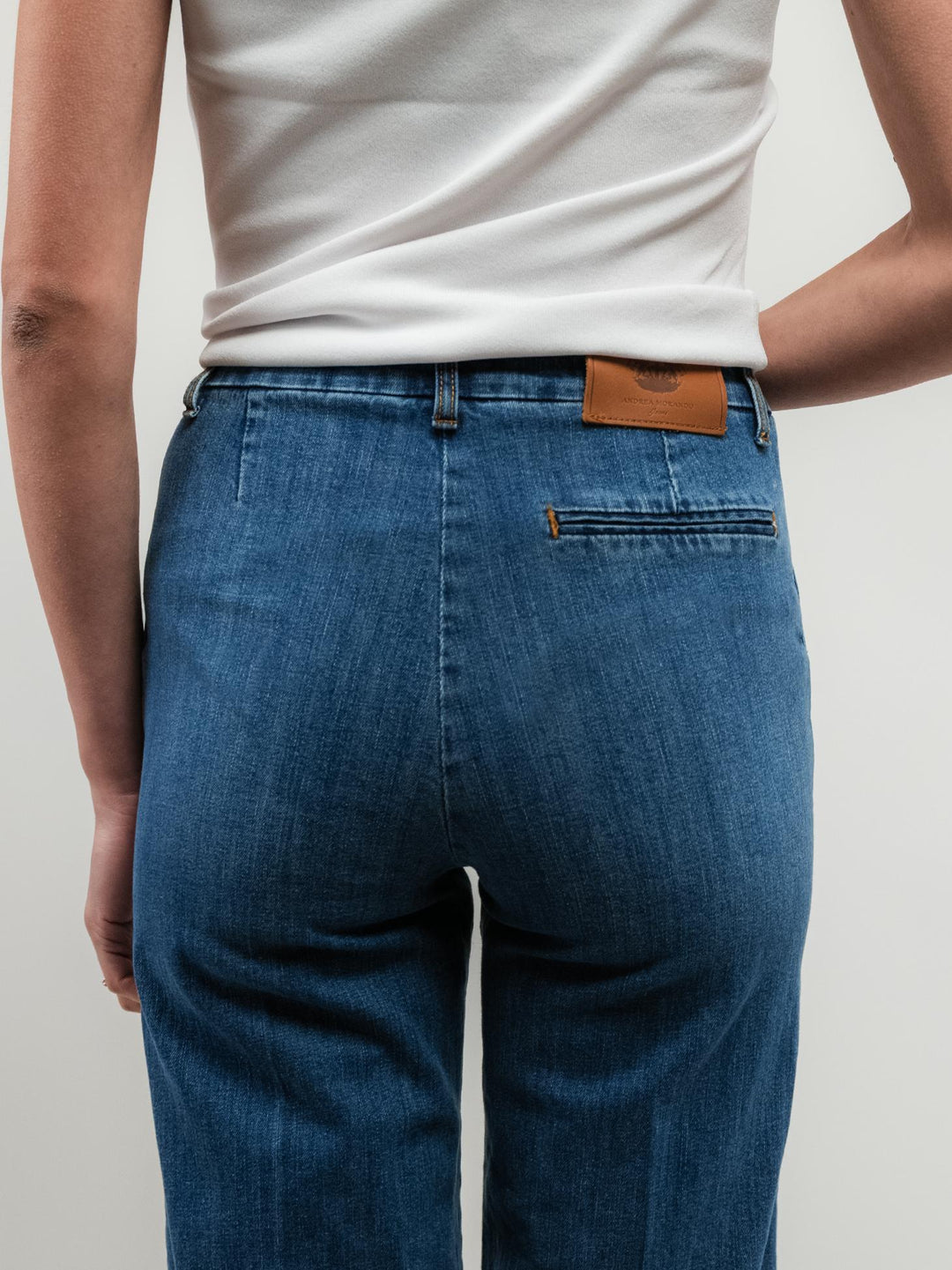 JEANS A PALAZZO LAVAGGIO MEDIO