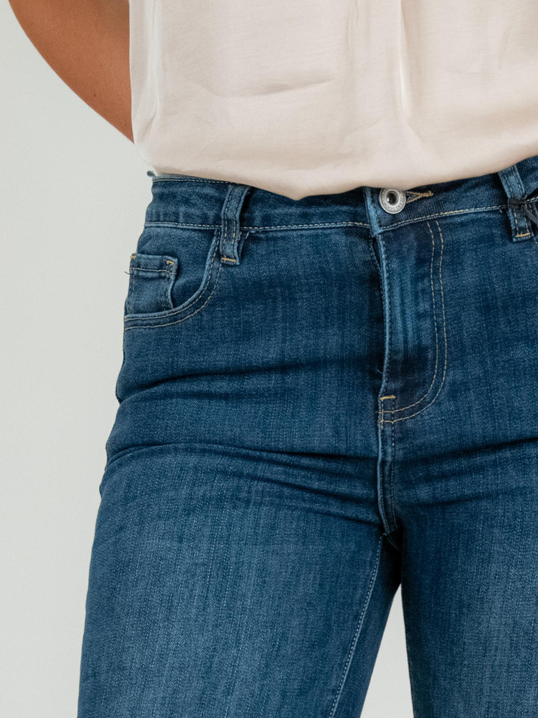 JEANS A ZAMPA IN DENIM SCURO