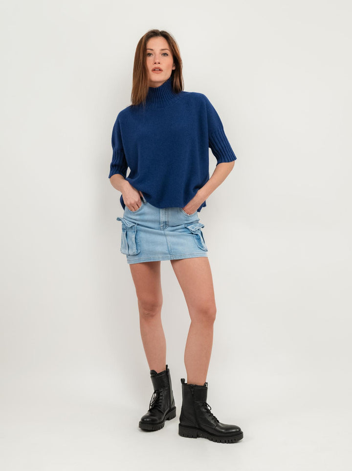 MAGLIA A COLLO ALTO BLU CON MANICHE A 3/4