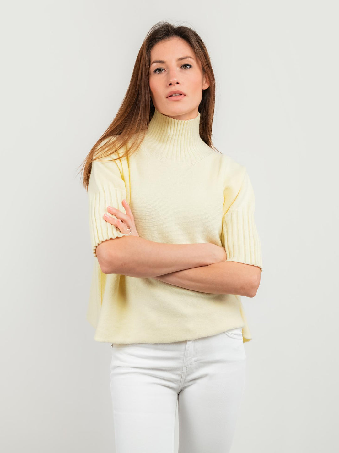 MAGLIA A COLLO ALTO GIALLA CON MANICHE A 3/4