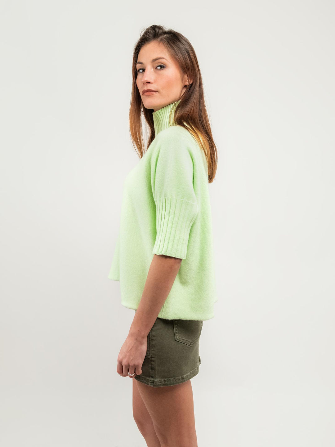 MAGLIA A COLLO ALTO LIME CON MANICHE A 3/4