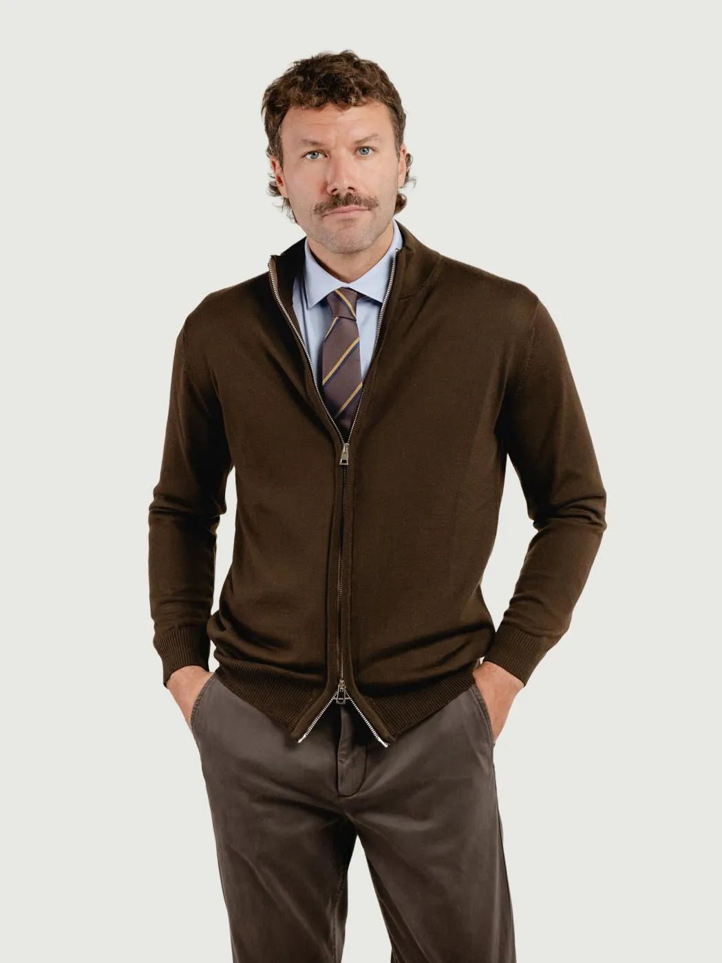 MAGLIA A LUPETTO CON ZIP IN LANA MERINO TESTA MORO