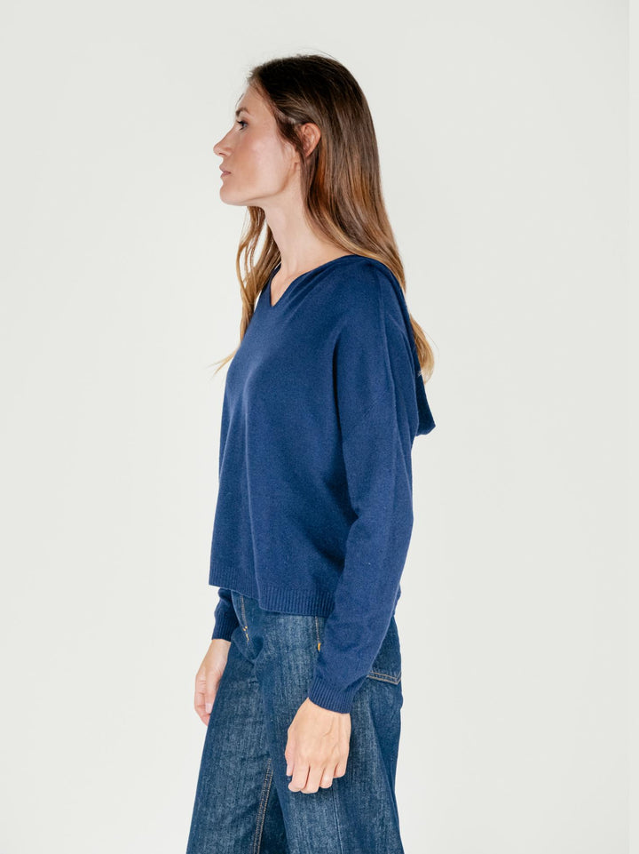 MAGLIA CON CAPPUCCIO BLU