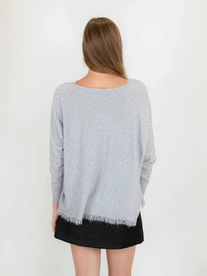 MAGLIA CON FRANGE GRIGIO PERLA