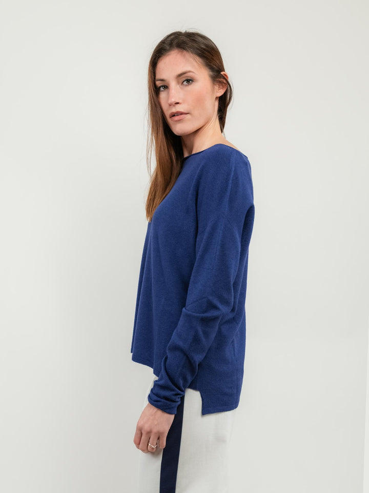 MAGLIA CON SCOLLO A BARCA BLU