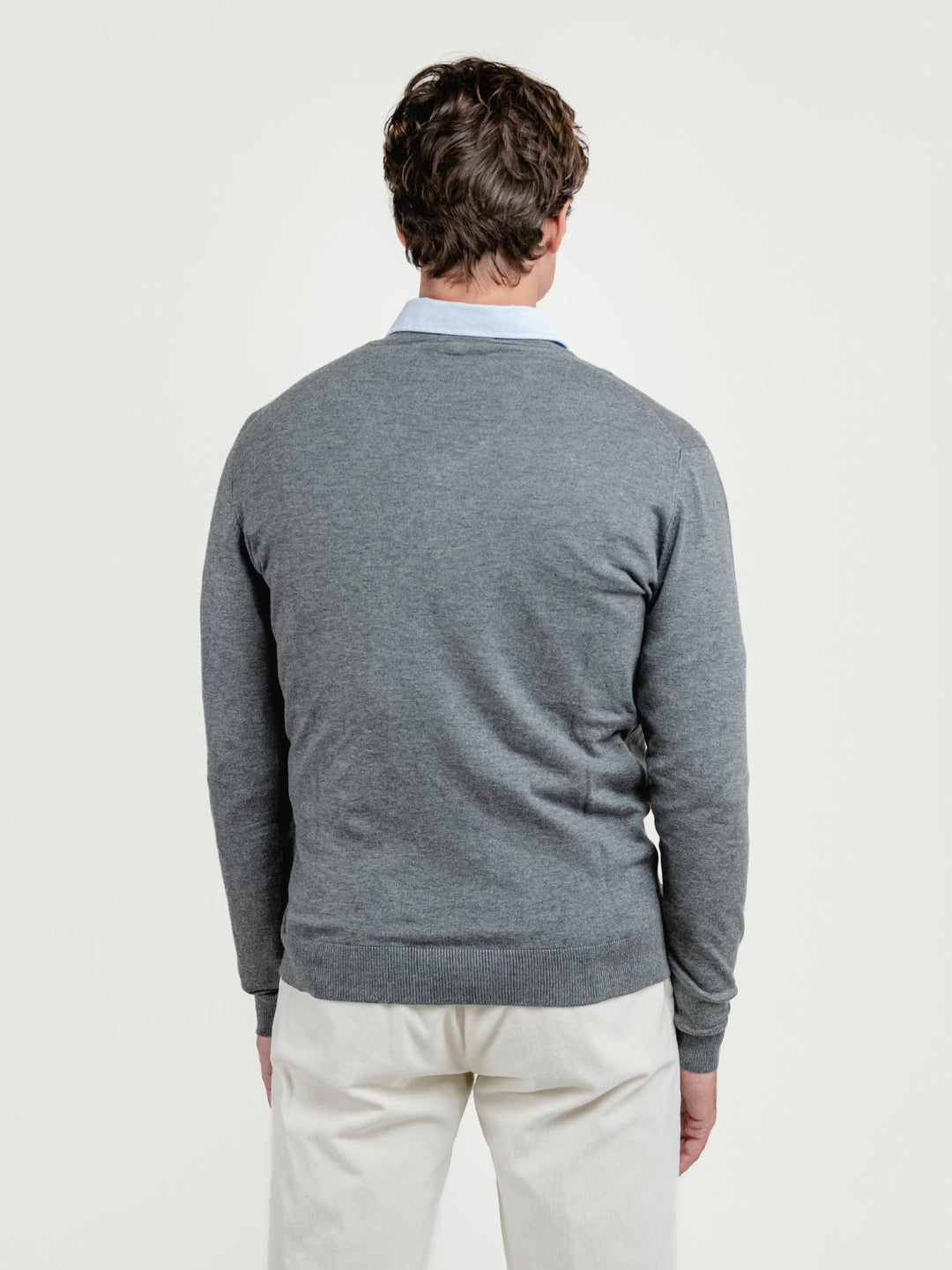 MAGLIA CON SCOLLO A V GRIGIO ANTRACITE