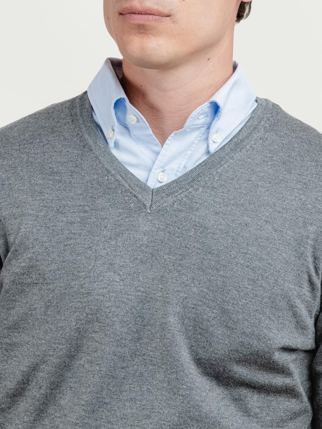 MAGLIA CON SCOLLO A V GRIGIO ANTRACITE