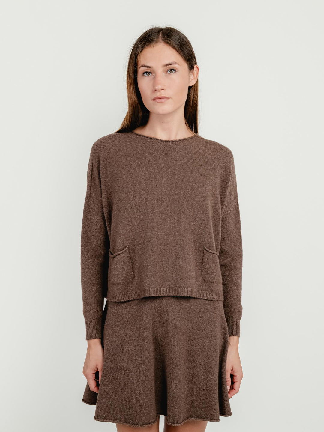 MAGLIA CORTA CON TASCHE MARRONE