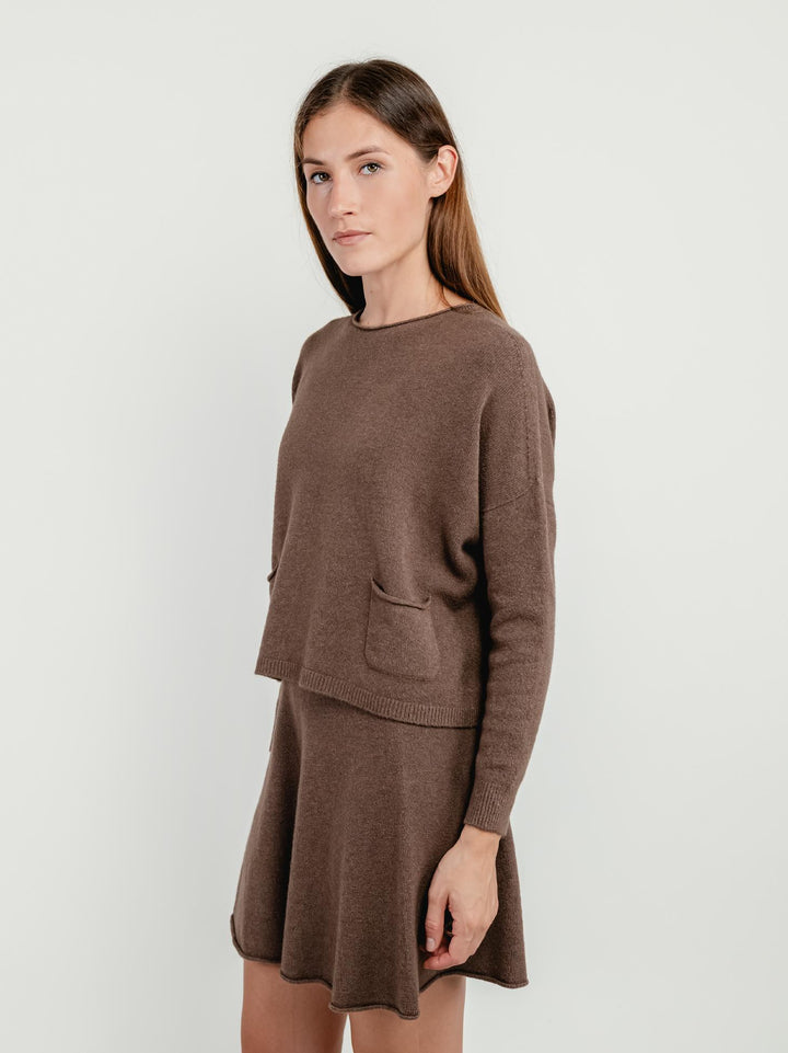 MAGLIA CORTA CON TASCHE MARRONE