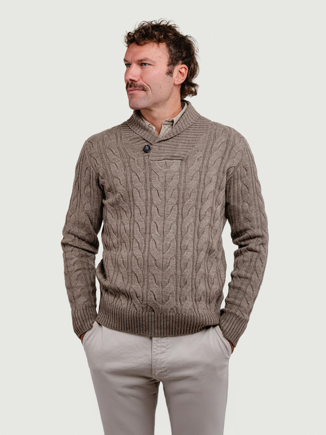 MAGLIONE A TRECCE CON COLLO SCIALLATO TORTORA