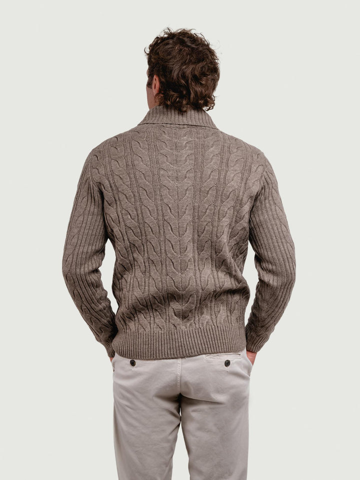 MAGLIONE A TRECCE CON COLLO SCIALLATO TORTORA