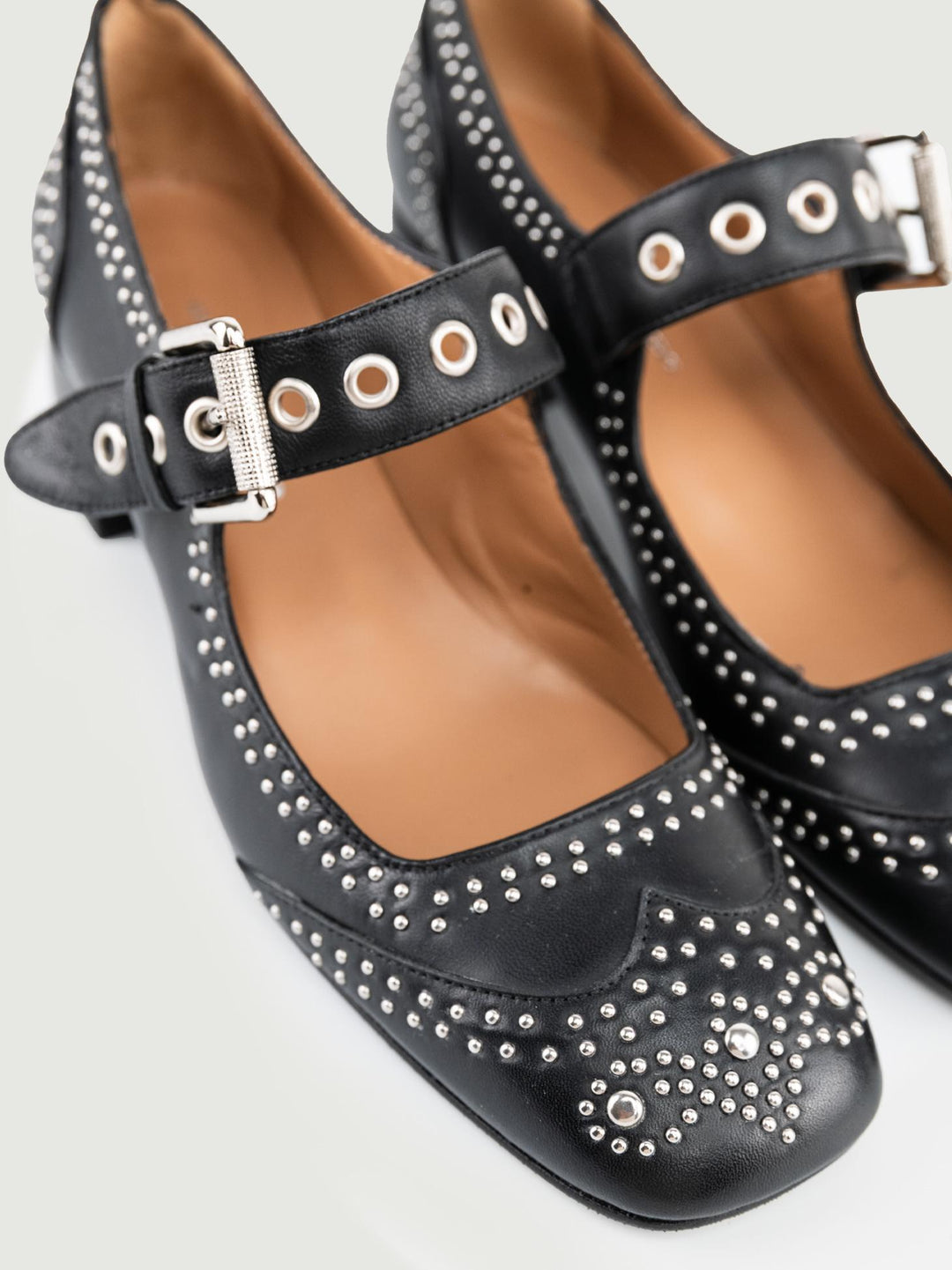 MARY JANE IN PELLE NERA CON BORCHIETTE