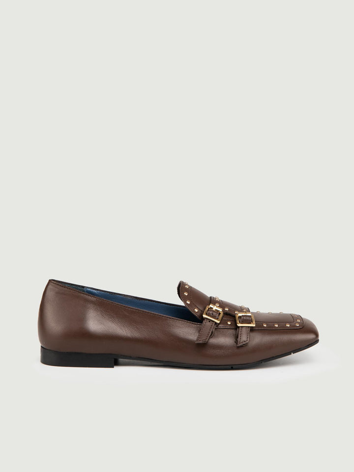 MOCASSINO CON BORCHIE IN PELLE MARRONE