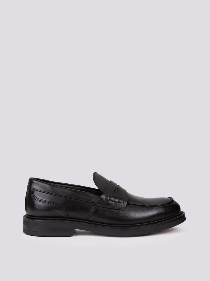 MOCASSINO CON PENNY IN PELLE NERA