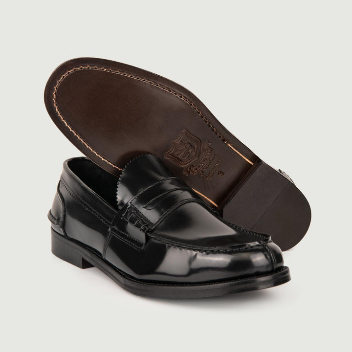 MOCASSINO CON PENNY IN PELLE SPAZZOLATA NERA