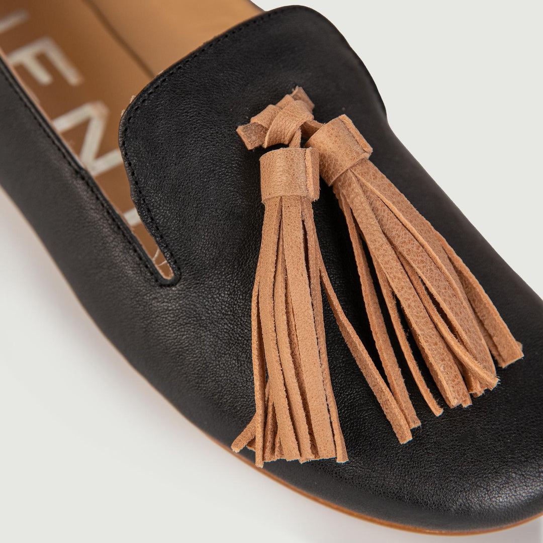 MOCASSINO IN NAPPA NERA CON MAXI NAPPINA