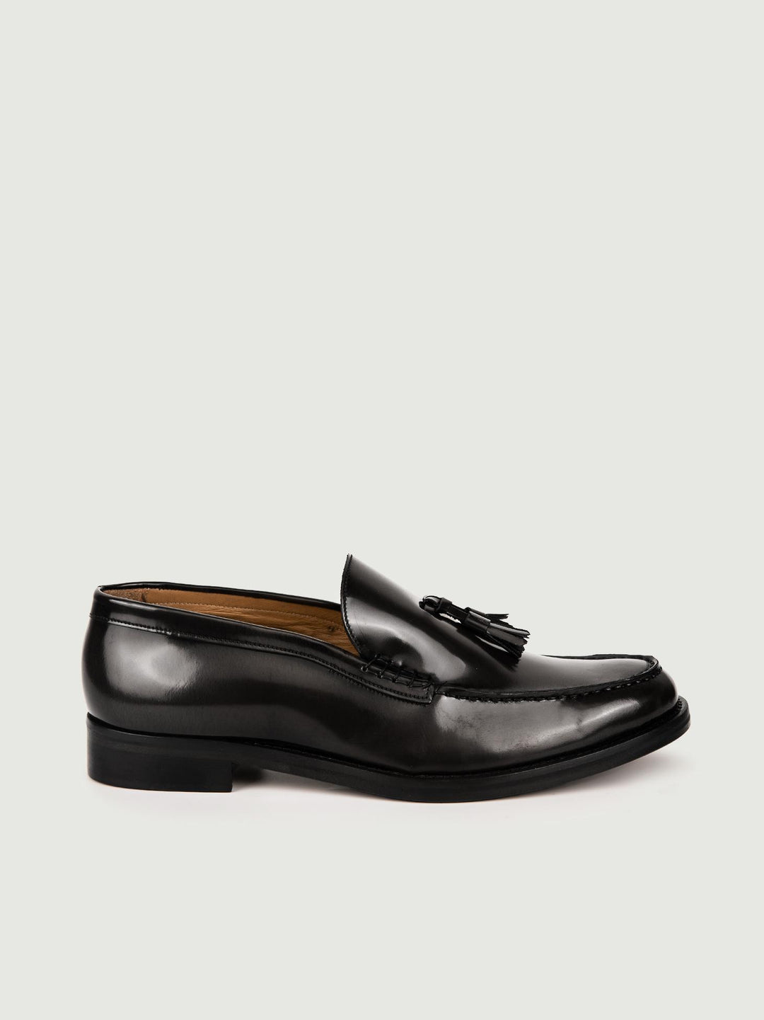 MOCASSINO IN PELLE SPAZZOLATA CON NAPPINE NERO