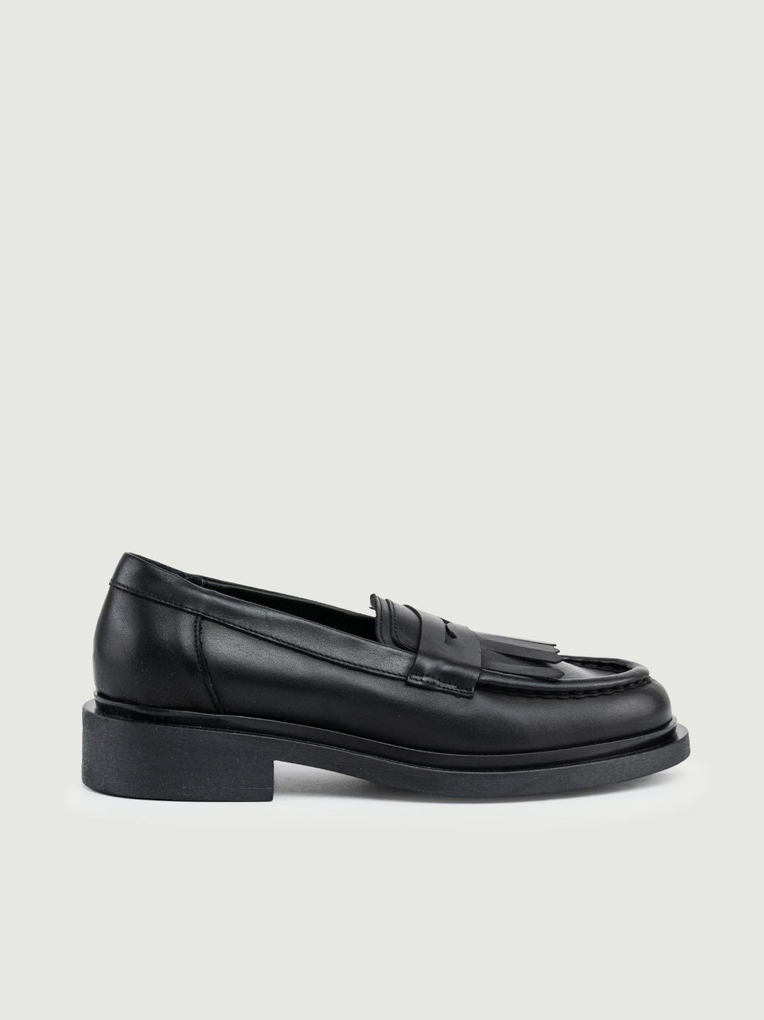 MOCASSINO PENNY CON FRANGE IN PELLE NERA