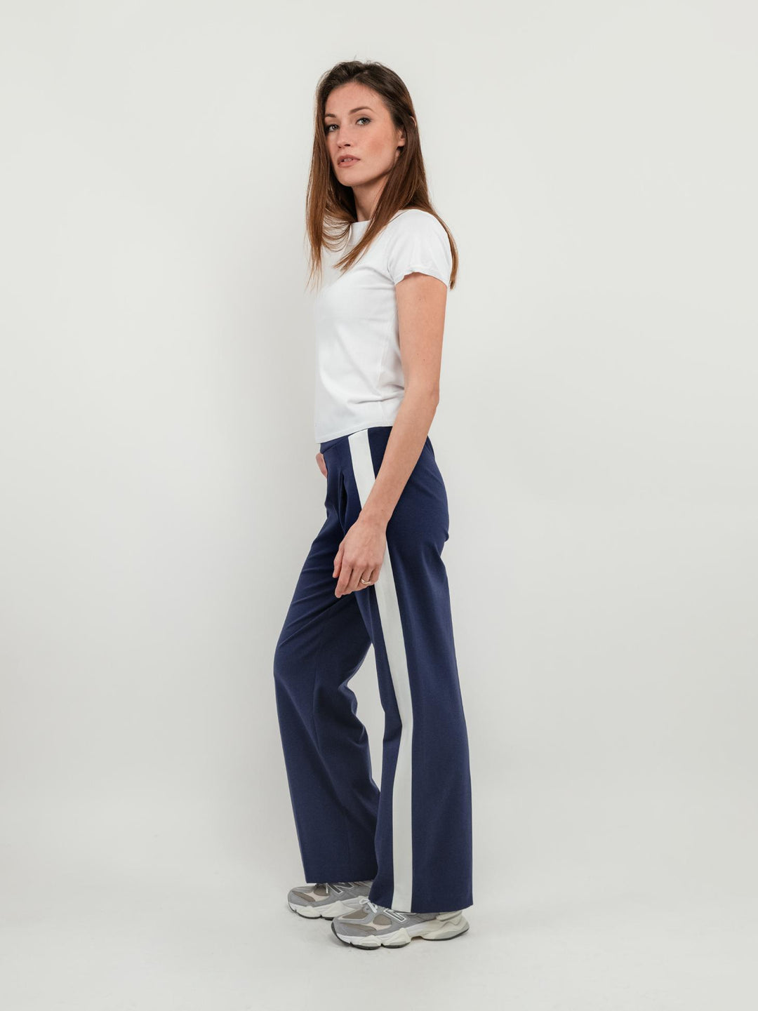 PANTALONE A PALAZZO BLU CON INSERTI LATERALI BIANCHI